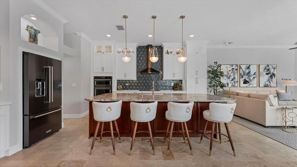 Под контрактом: $1,300,000 (3 спален, 3 ванн, 3097 Квадратных фут)