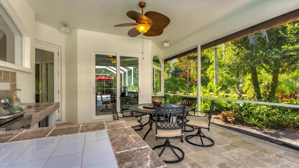 Под контрактом: $1,300,000 (3 спален, 3 ванн, 3097 Квадратных фут)