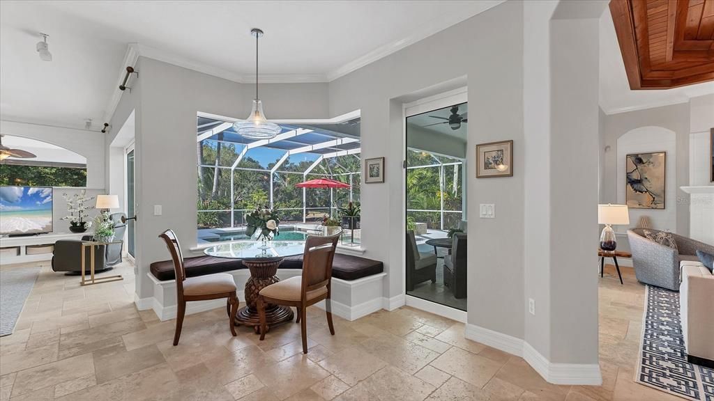 Под контрактом: $1,300,000 (3 спален, 3 ванн, 3097 Квадратных фут)