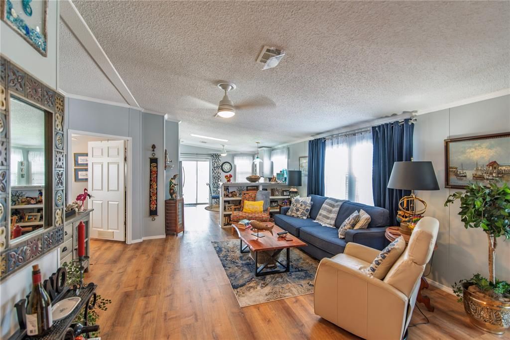 待售: $209,000 (3 贝兹, 2 浴室, 1188 平方英尺)