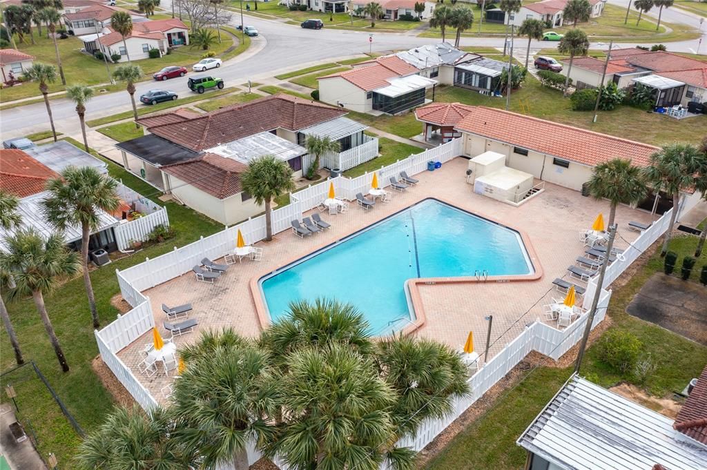 合同活跃: $217,000 (2 贝兹, 1 浴室, 786 平方英尺)