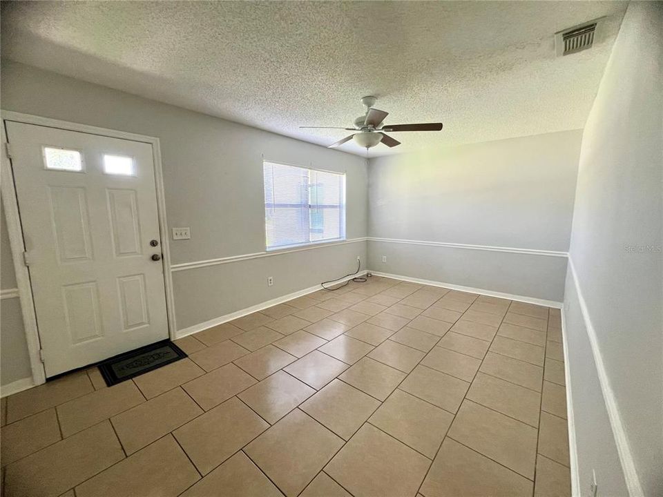 合同活跃: $217,000 (2 贝兹, 1 浴室, 786 平方英尺)