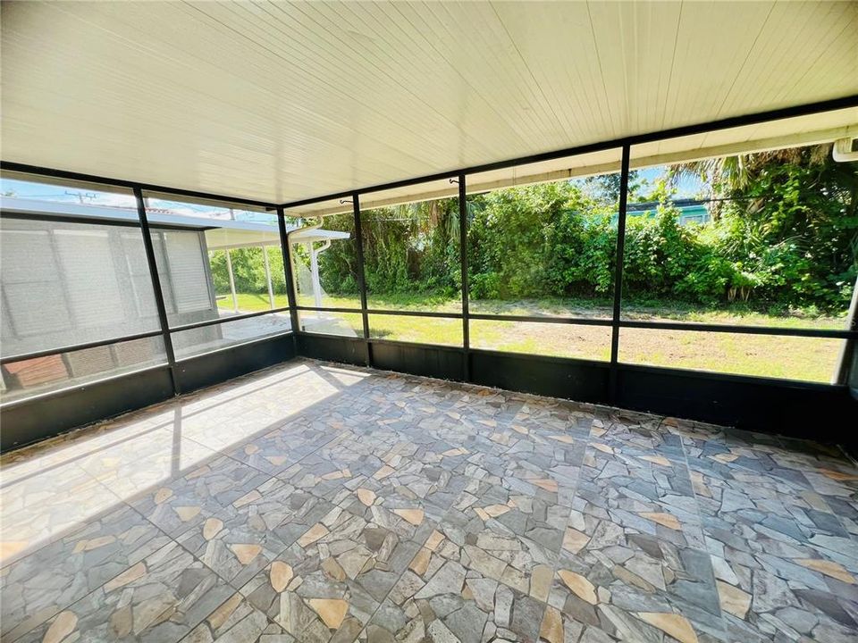 合同活跃: $217,000 (2 贝兹, 1 浴室, 786 平方英尺)