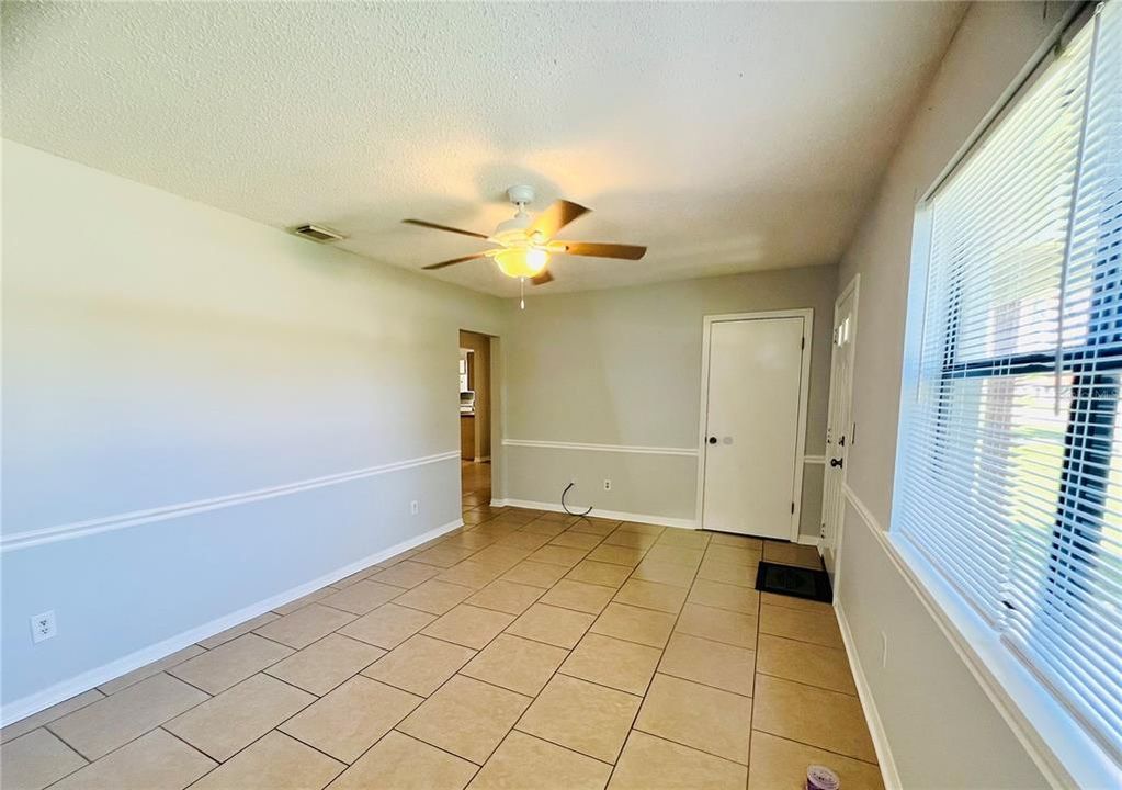 合同活跃: $217,000 (2 贝兹, 1 浴室, 786 平方英尺)