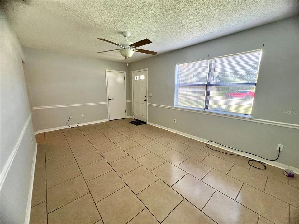 合同活跃: $217,000 (2 贝兹, 1 浴室, 786 平方英尺)