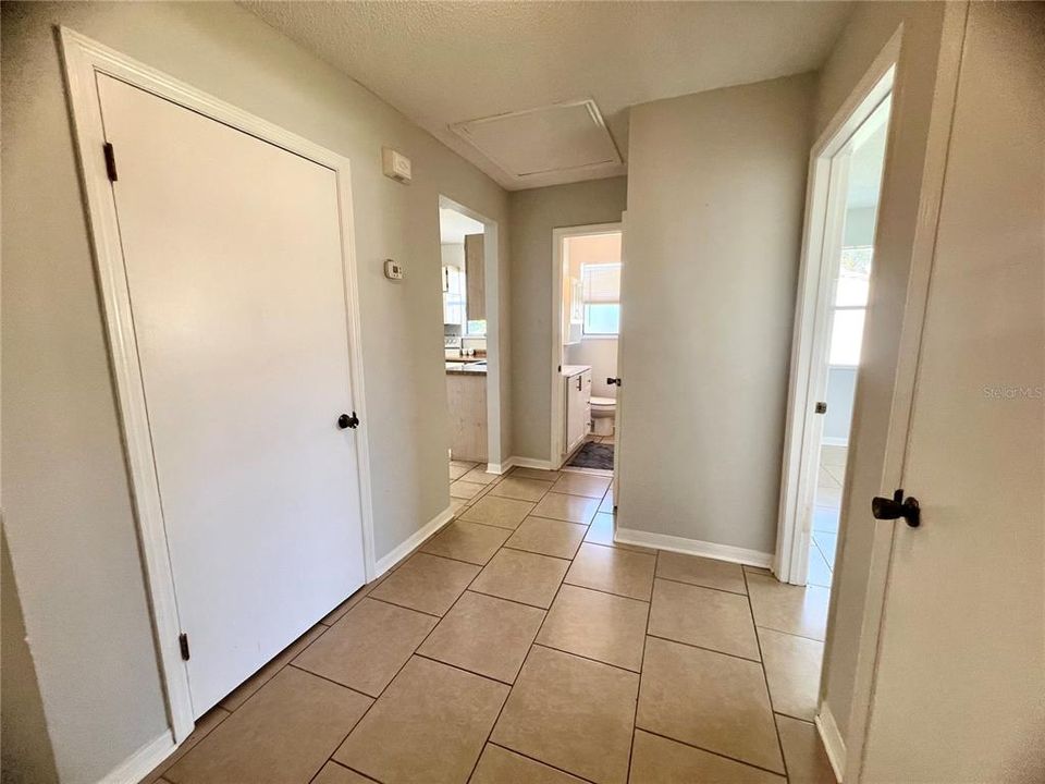 合同活跃: $217,000 (2 贝兹, 1 浴室, 786 平方英尺)