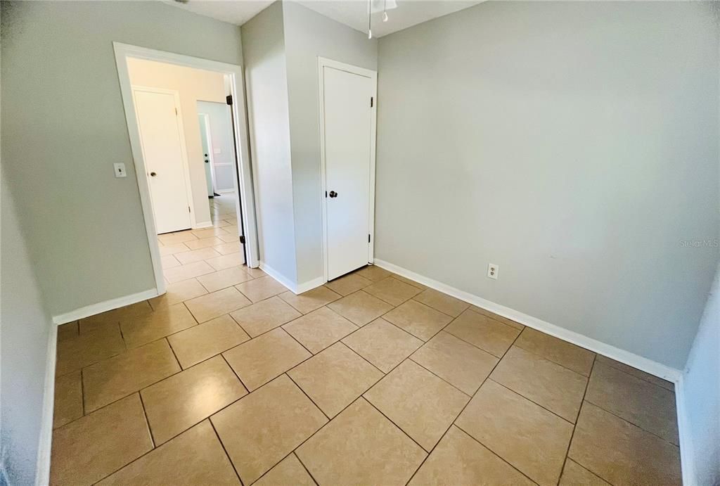 合同活跃: $217,000 (2 贝兹, 1 浴室, 786 平方英尺)