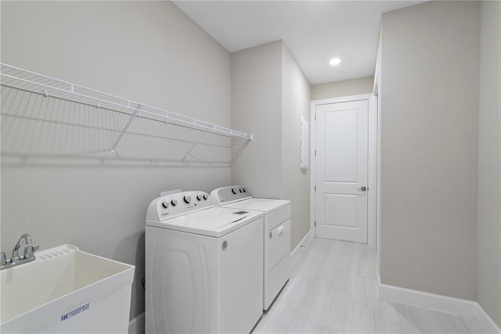 For Sale: $699,000 (3 beds, 3 baths, 2806 Square Feet)