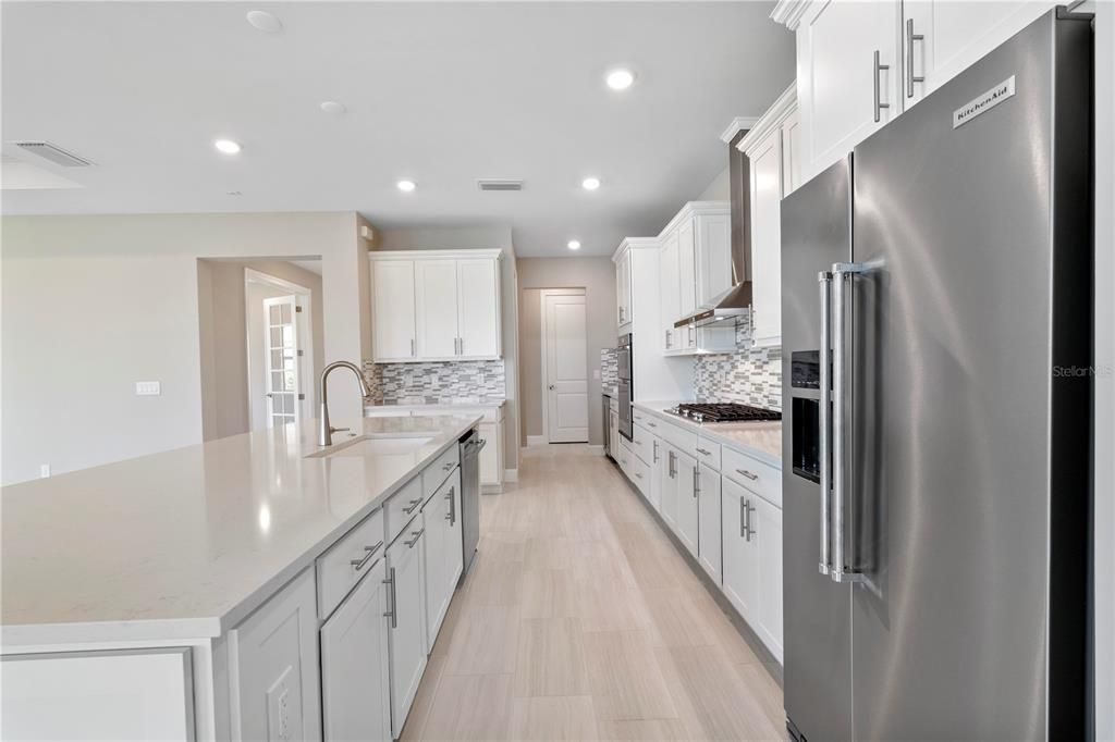 For Sale: $699,000 (3 beds, 3 baths, 2806 Square Feet)