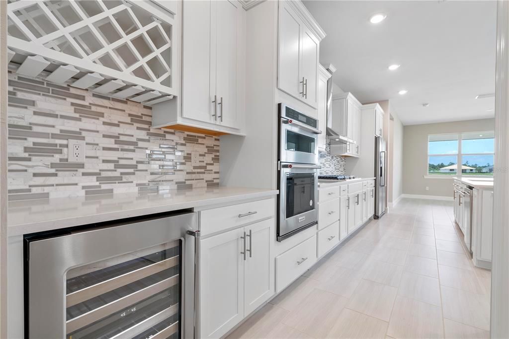 For Sale: $699,000 (3 beds, 3 baths, 2806 Square Feet)