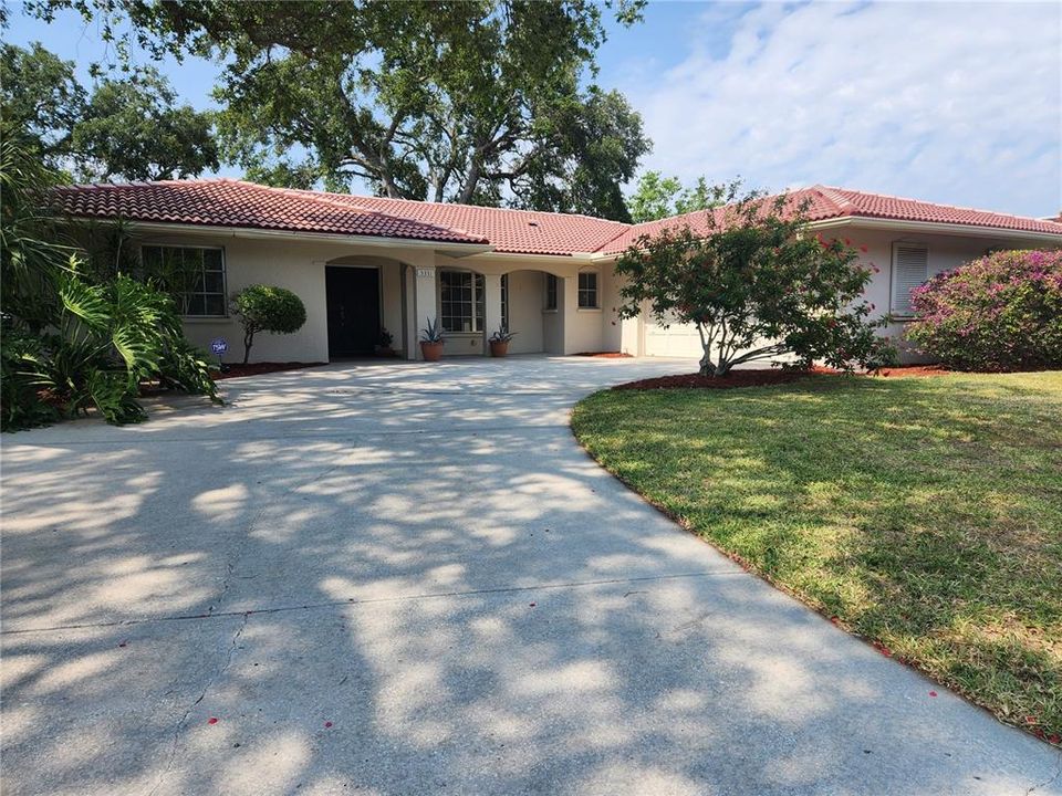 For Rent: $2,995 (3 beds, 2 baths, 1912 Square Feet)