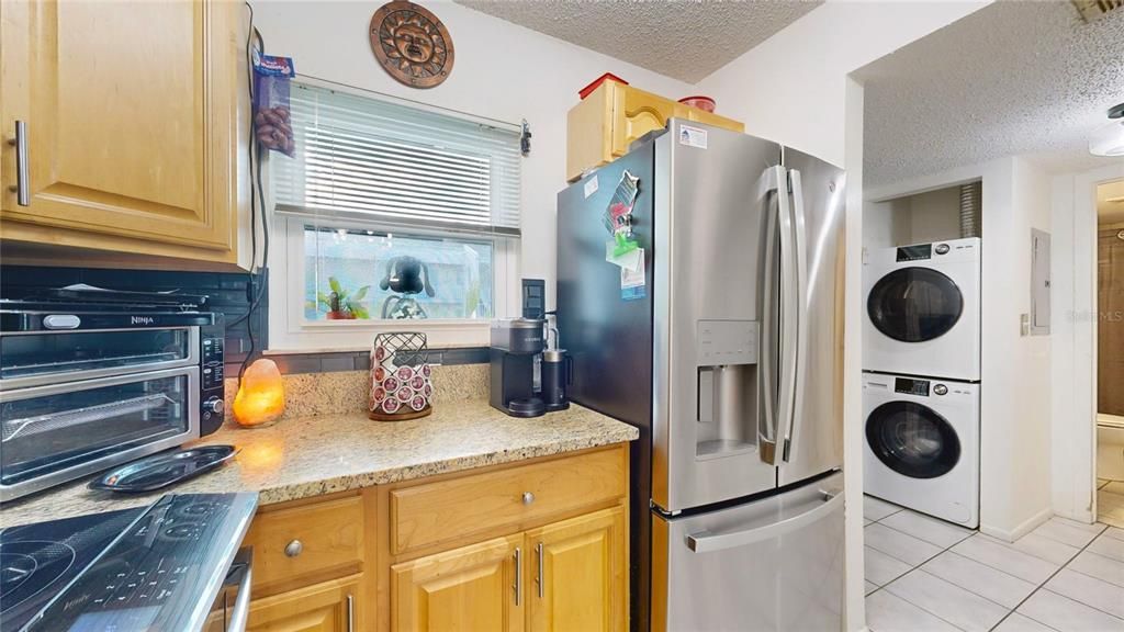 Под контрактом: $79,900 (1 спален, 1 ванн, 700 Квадратных фут)