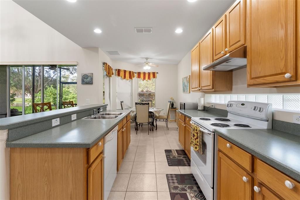 Active With Contract: $550,000 (3 beds, 2 baths, 2288 Square Feet)