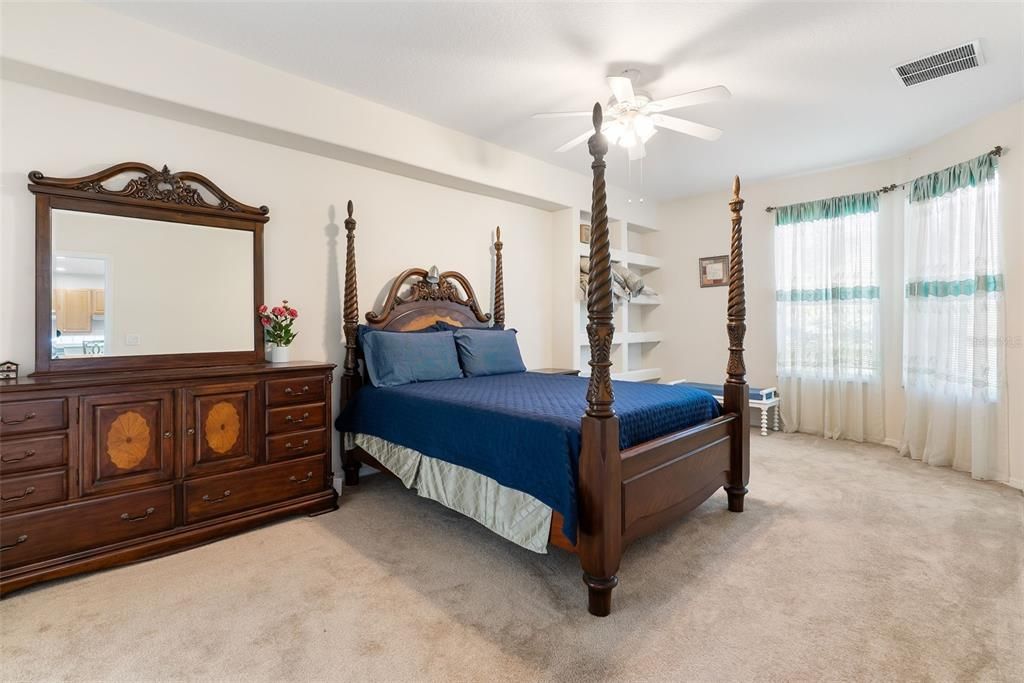 Active With Contract: $550,000 (3 beds, 2 baths, 2288 Square Feet)