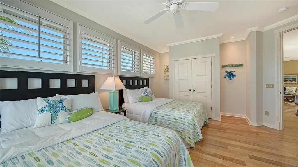 For Sale: $10,000,000 (6 beds, 6 baths, 5862 Square Feet)