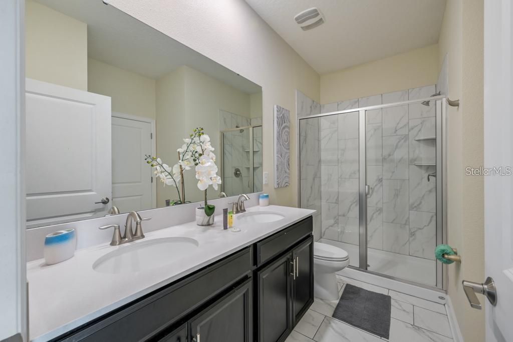 En Venta: $990,000 (8 camas, 5 baños, 4289 Pies cuadrados)