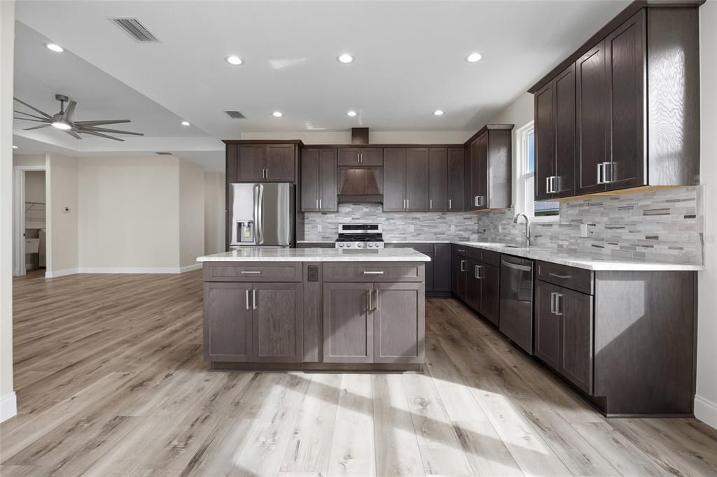 For Sale: $885,000 (3 beds, 2 baths, 1597 Square Feet)