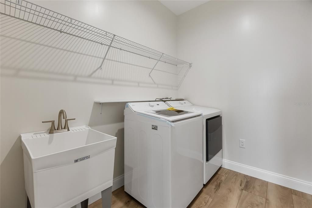 For Sale: $885,000 (3 beds, 2 baths, 1597 Square Feet)