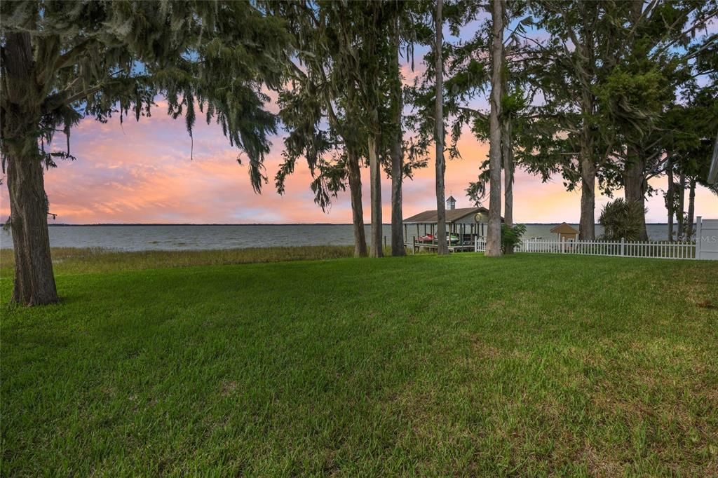 For Sale: $885,000 (3 beds, 2 baths, 1597 Square Feet)