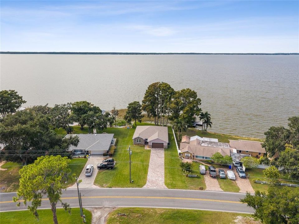 For Sale: $885,000 (3 beds, 2 baths, 1597 Square Feet)