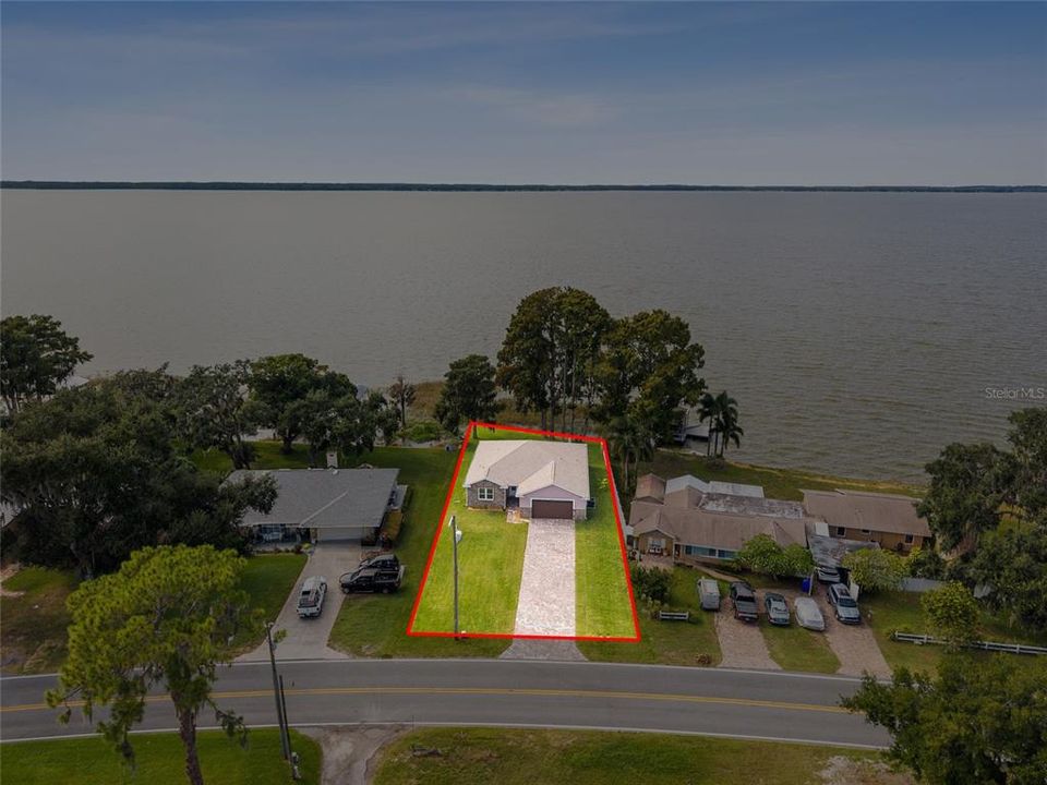 For Sale: $885,000 (3 beds, 2 baths, 1597 Square Feet)