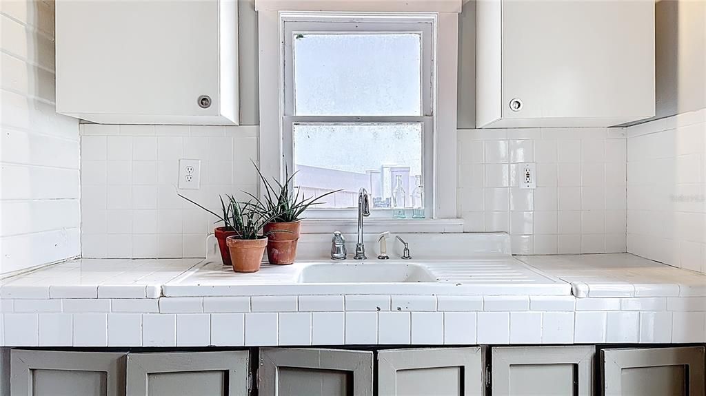 Activo con contrato: $2,125 (2 camas, 1 baños, 925 Pies cuadrados)