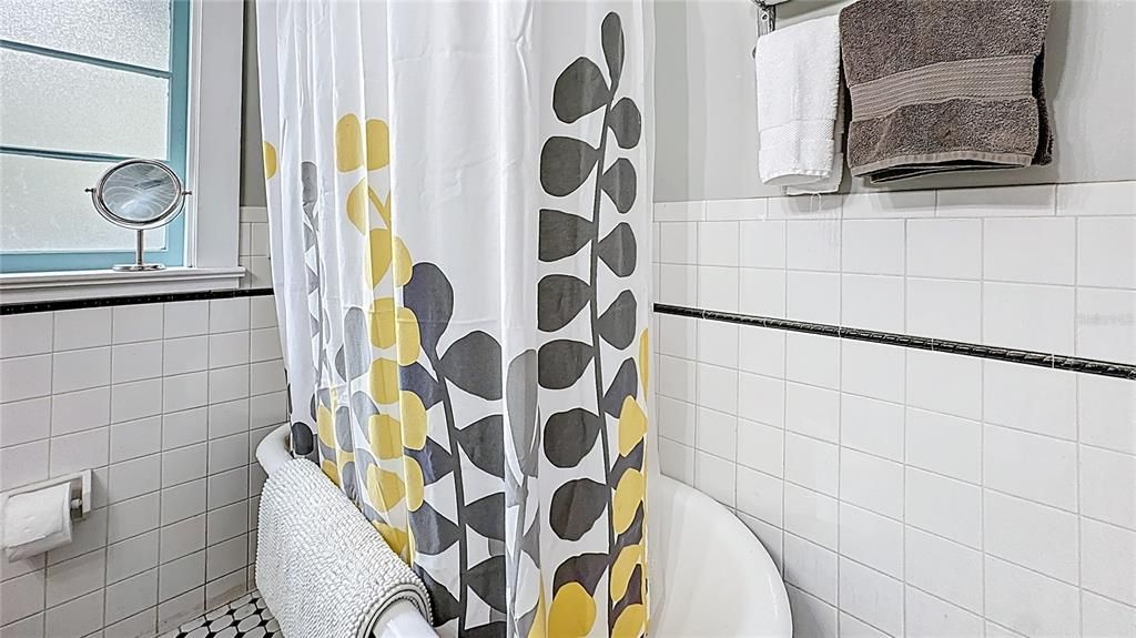 Activo con contrato: $2,125 (2 camas, 1 baños, 925 Pies cuadrados)