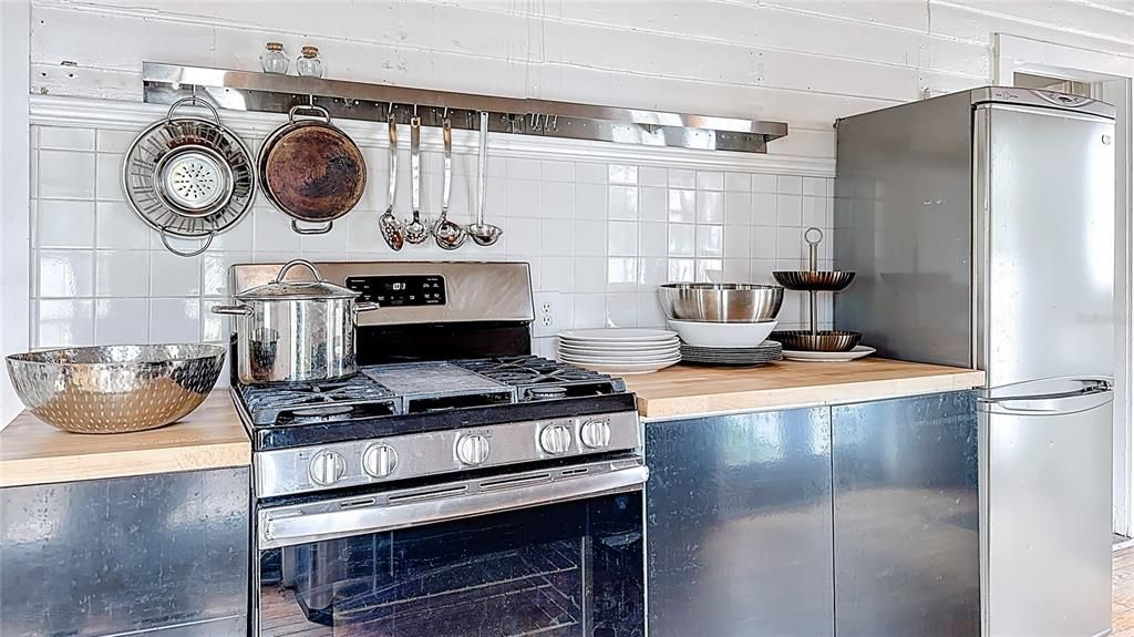 Activo con contrato: $2,125 (2 camas, 1 baños, 925 Pies cuadrados)