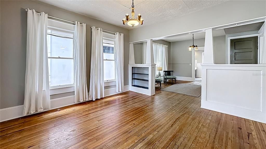 Activo con contrato: $2,125 (2 camas, 1 baños, 925 Pies cuadrados)