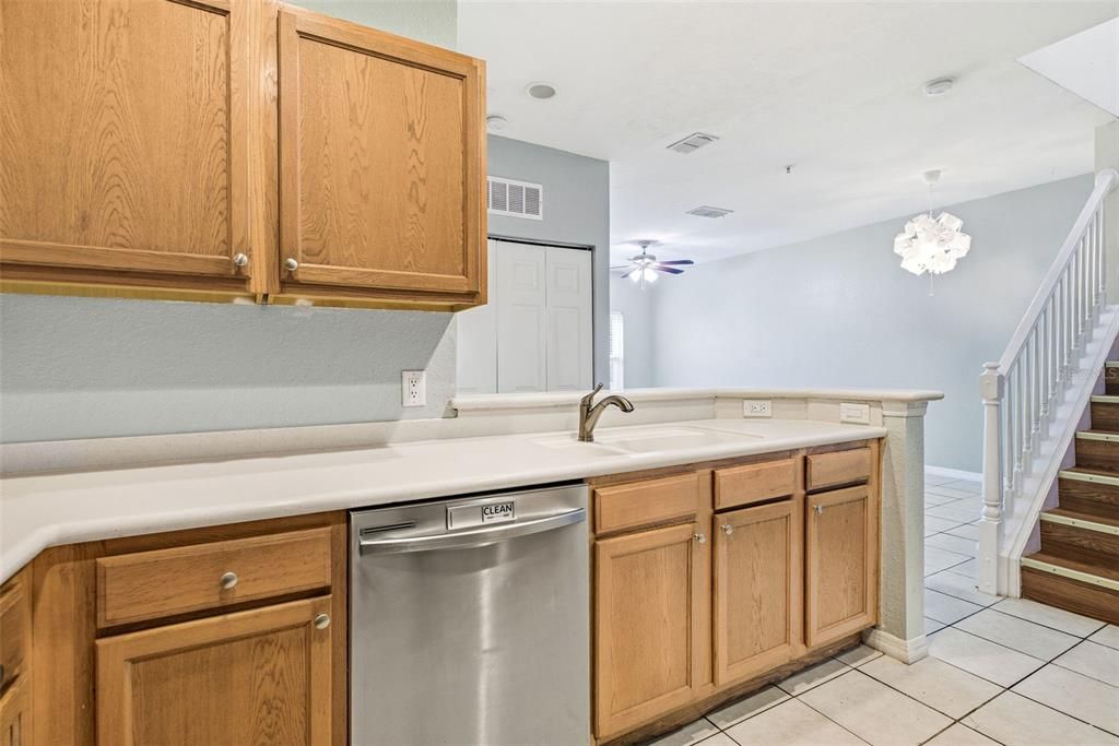 Active With Contract: $265,000 (3 beds, 2 baths, 1457 Square Feet)