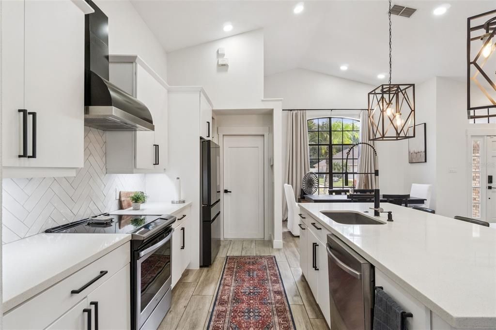 For Sale: $445,000 (3 beds, 2 baths, 1547 Square Feet)