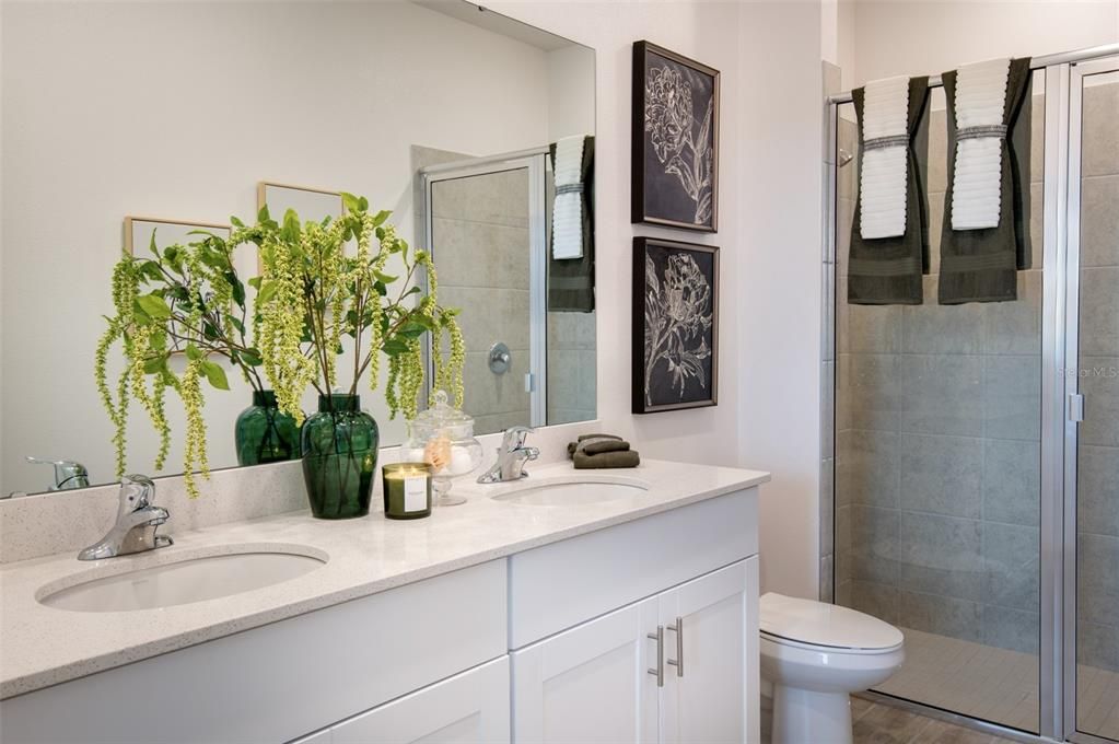 合同活跃: $370,030 (4 贝兹, 3 浴室, 1900 平方英尺)