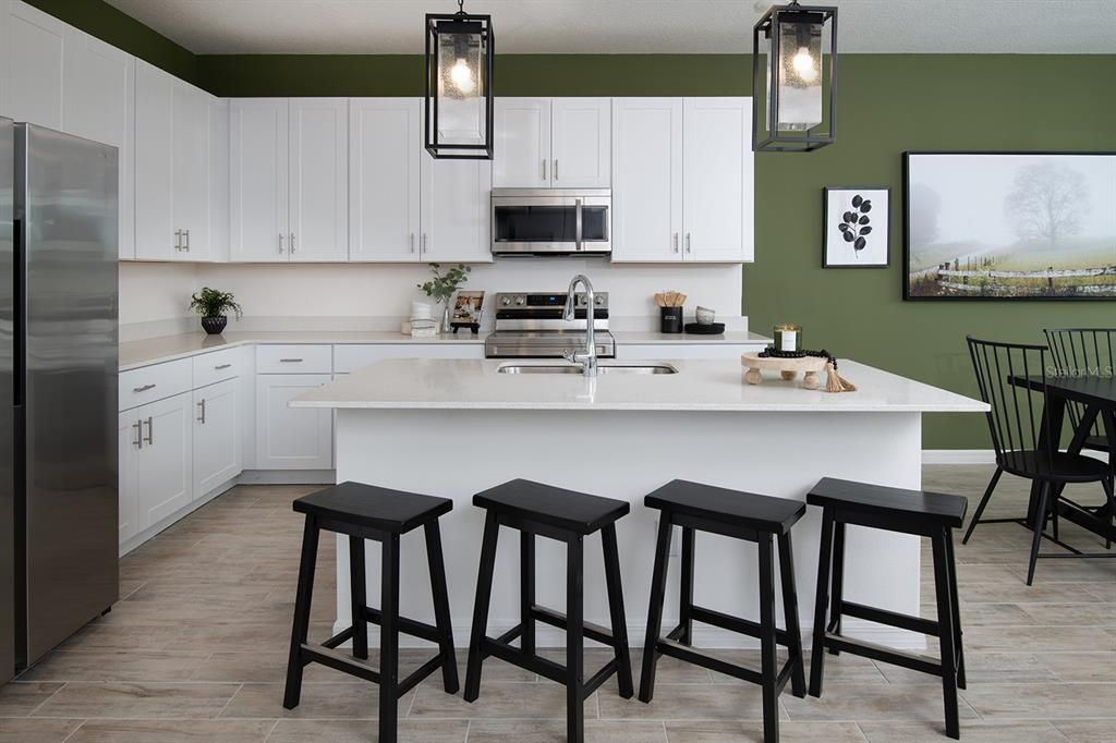 合同活跃: $370,030 (4 贝兹, 3 浴室, 1900 平方英尺)