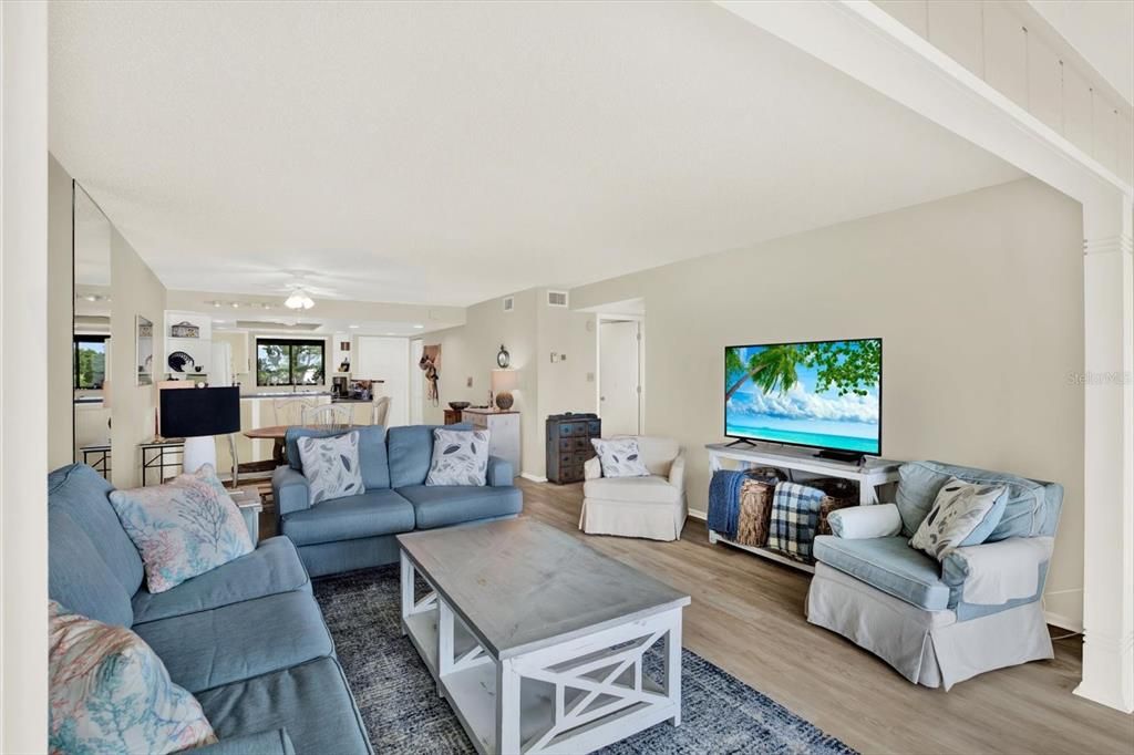 For Sale: $649,000 (2 beds, 2 baths, 1377 Square Feet)