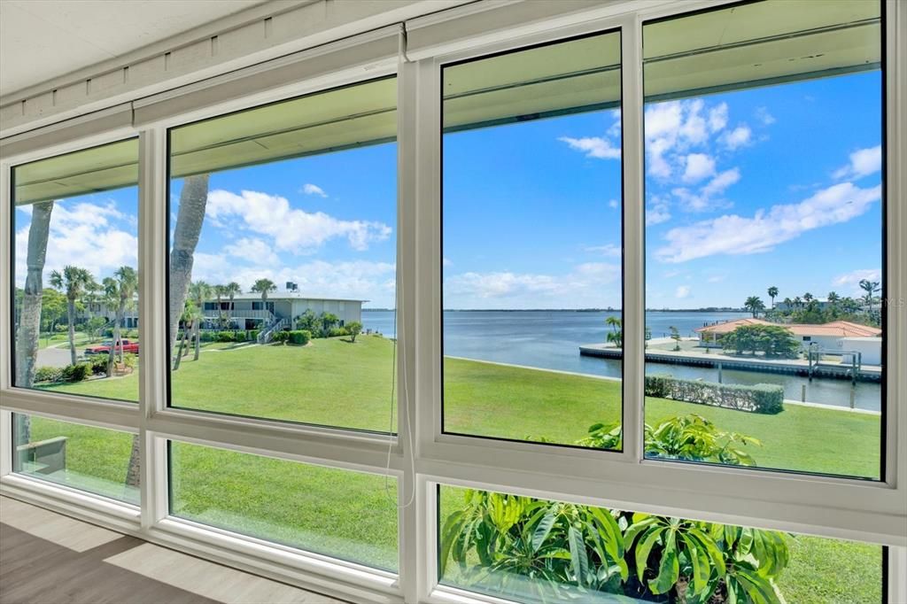 For Sale: $649,000 (2 beds, 2 baths, 1377 Square Feet)