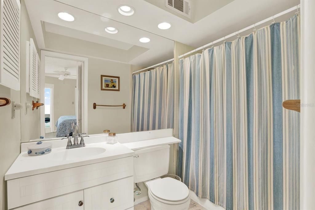 For Sale: $649,000 (2 beds, 2 baths, 1377 Square Feet)