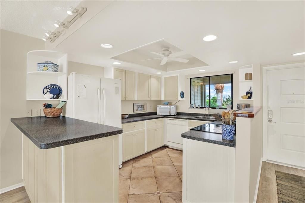 For Sale: $649,000 (2 beds, 2 baths, 1377 Square Feet)