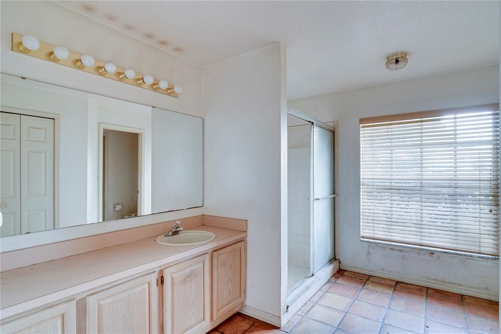 合同活跃: $285,000 (3 贝兹, 2 浴室, 1769 平方英尺)