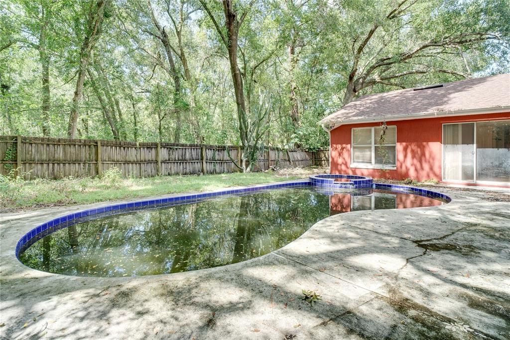 合同活跃: $285,000 (3 贝兹, 2 浴室, 1769 平方英尺)