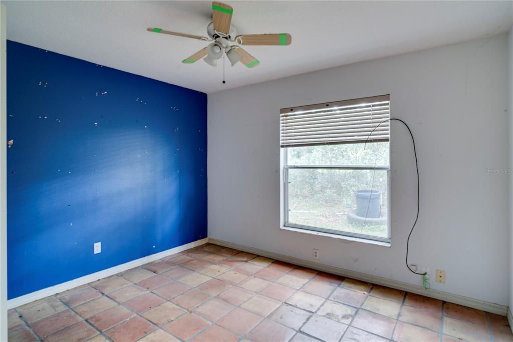 合同活跃: $285,000 (3 贝兹, 2 浴室, 1769 平方英尺)