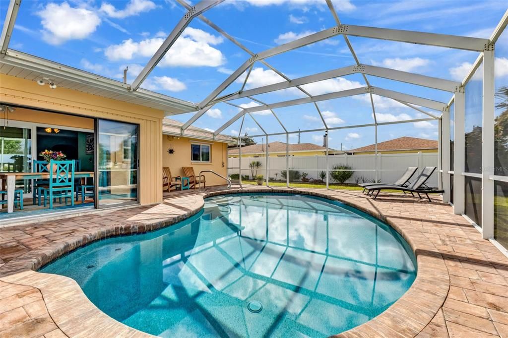 Active With Contract: $380,000 (2 beds, 2 baths, 1135 Square Feet)