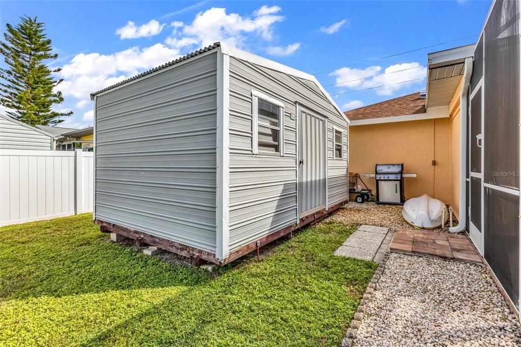 Active With Contract: $380,000 (2 beds, 2 baths, 1135 Square Feet)