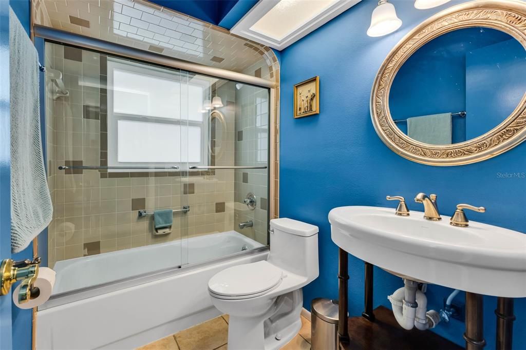 Active With Contract: $380,000 (2 beds, 2 baths, 1135 Square Feet)