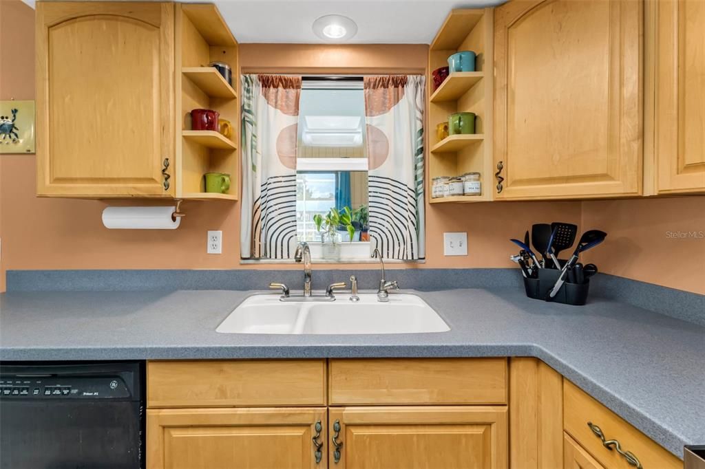 Active With Contract: $380,000 (2 beds, 2 baths, 1135 Square Feet)