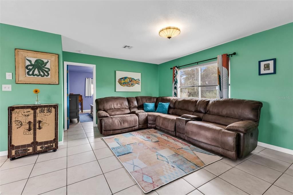 Active With Contract: $380,000 (2 beds, 2 baths, 1135 Square Feet)