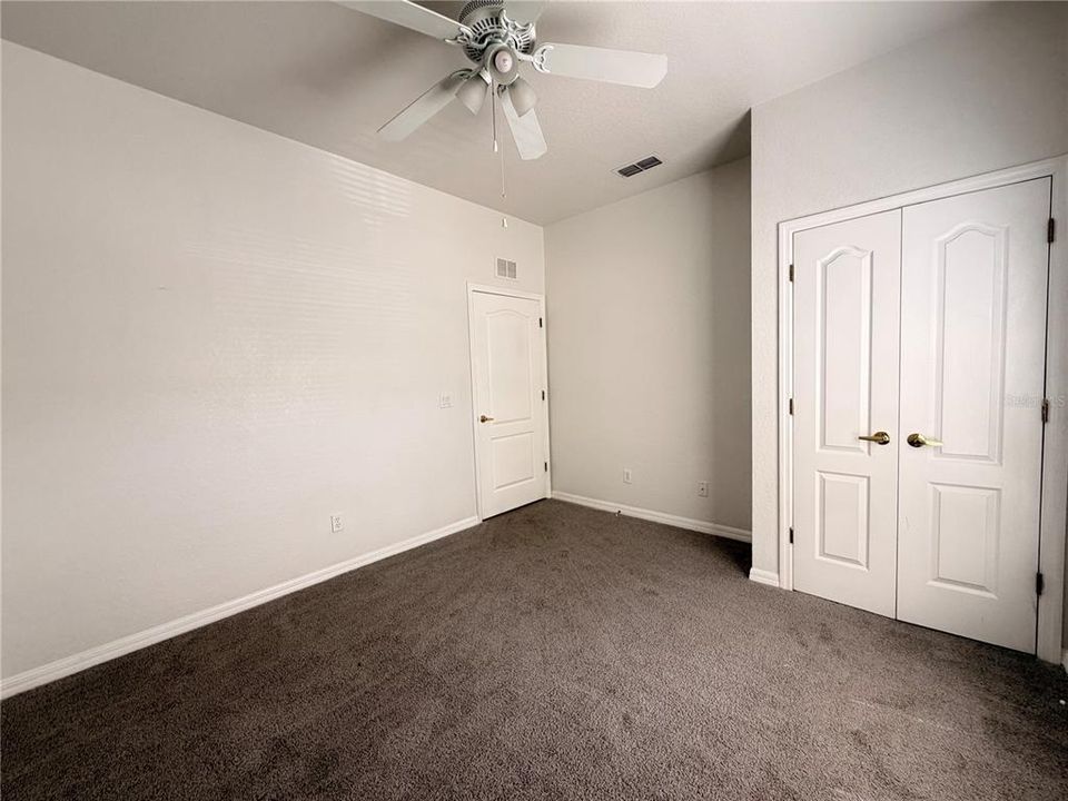 合同活跃: $274,990 (5 贝兹, 3 浴室, 1704 平方英尺)