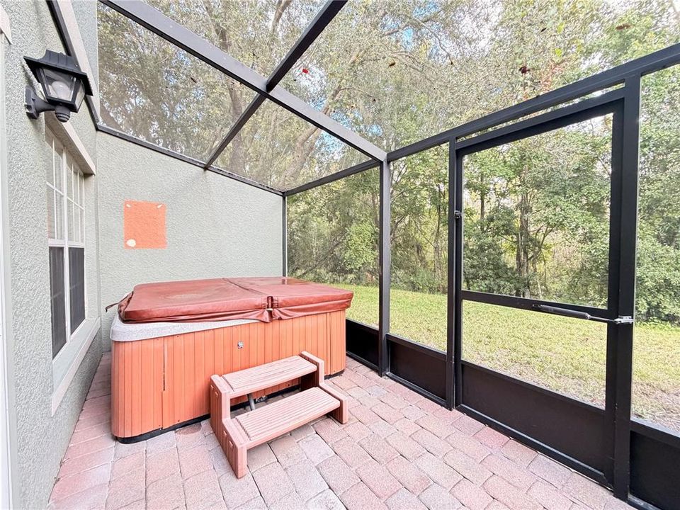 合同活跃: $274,990 (5 贝兹, 3 浴室, 1704 平方英尺)