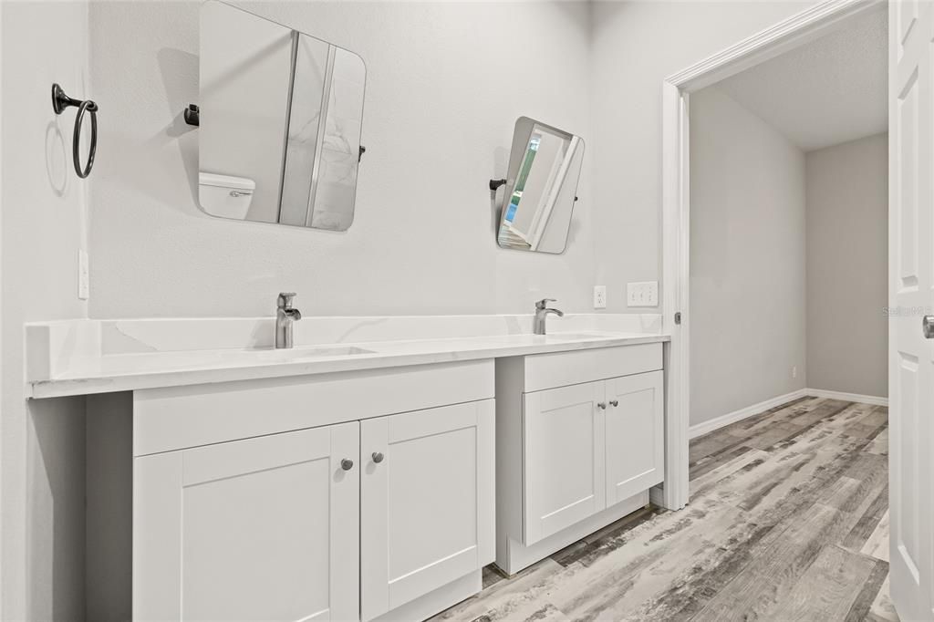 Под контрактом: $369,990 (3 спален, 2 ванн, 1379 Квадратных фут)