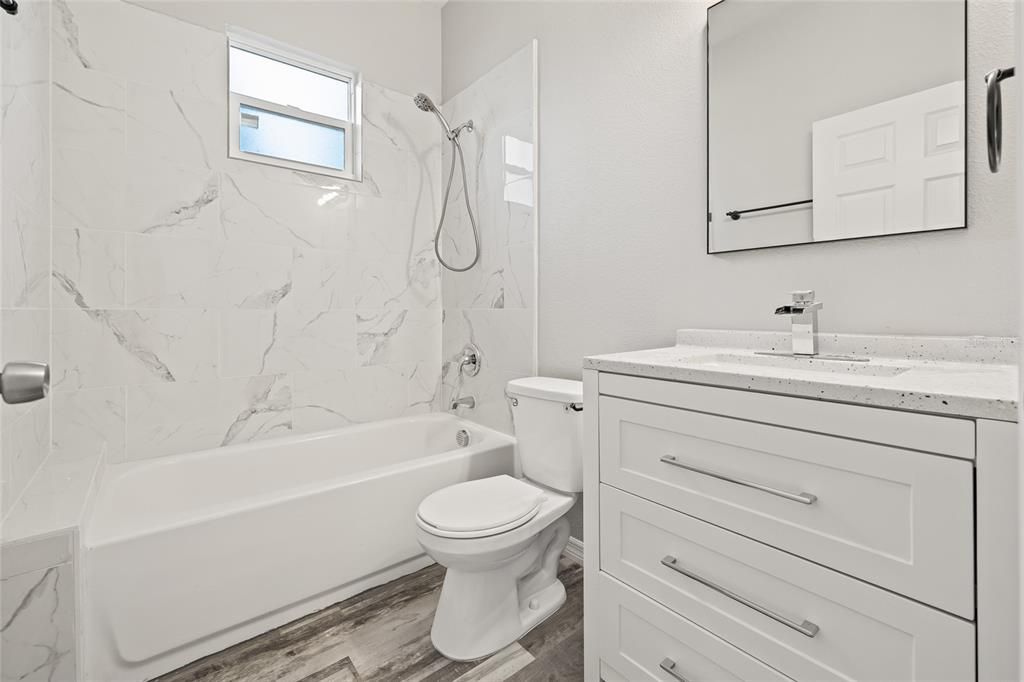 Под контрактом: $369,990 (3 спален, 2 ванн, 1379 Квадратных фут)