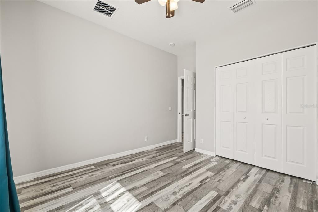 Под контрактом: $369,990 (3 спален, 2 ванн, 1379 Квадратных фут)